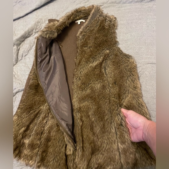 Maurices Brown Vest Faux Fur with sweater material backside. Women’s size XL - Picture 10 of 12